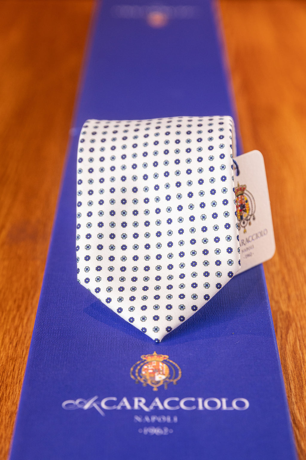 Caracciolo White Flowers Tie