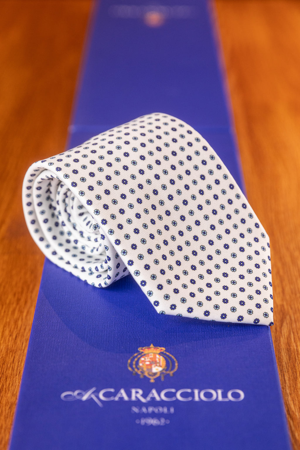 Caracciolo White Flowers Tie
