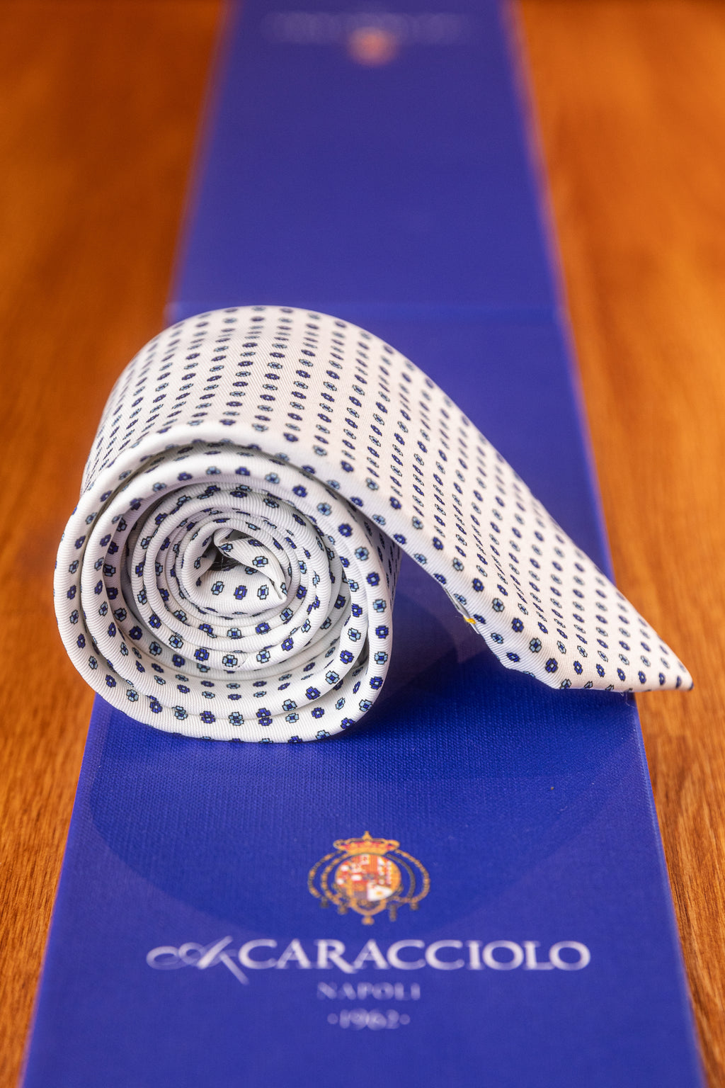 Caracciolo White Flowers Tie