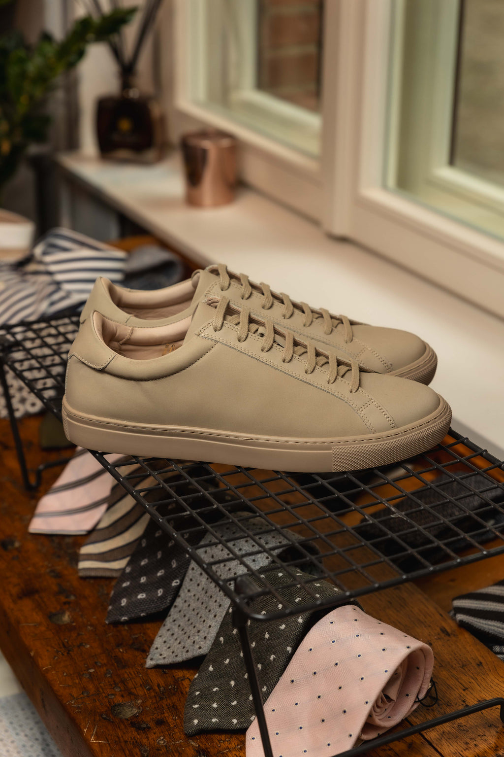 Sneakersy Suitsupply Beżowy Nubuk