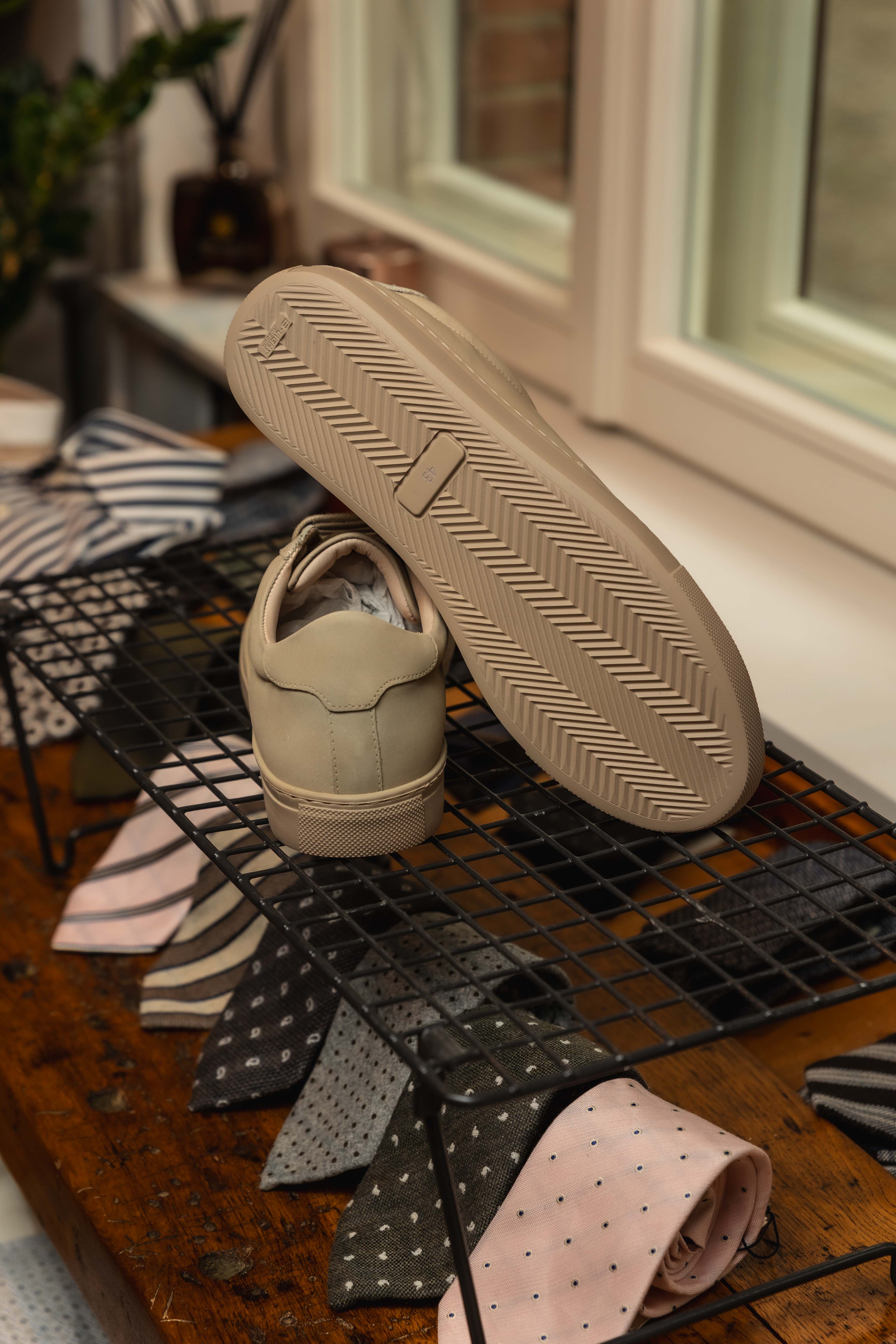 Sneakersy Suitsupply Beżowy Nubuk