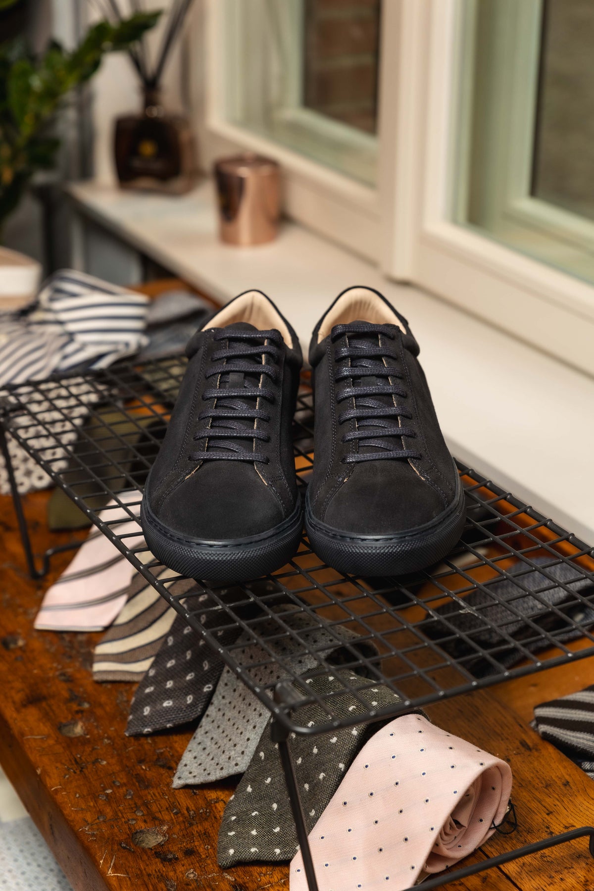 Sneakersy Suitsupply Granatowy Zamsz