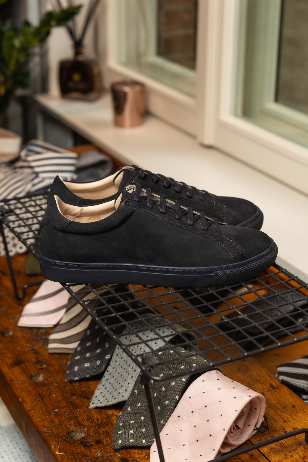 Sneakersy Suitsupply Granatowy Zamsz
