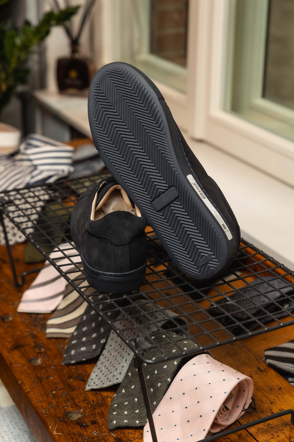 Sneakersy Suitsupply Granatowy Zamsz