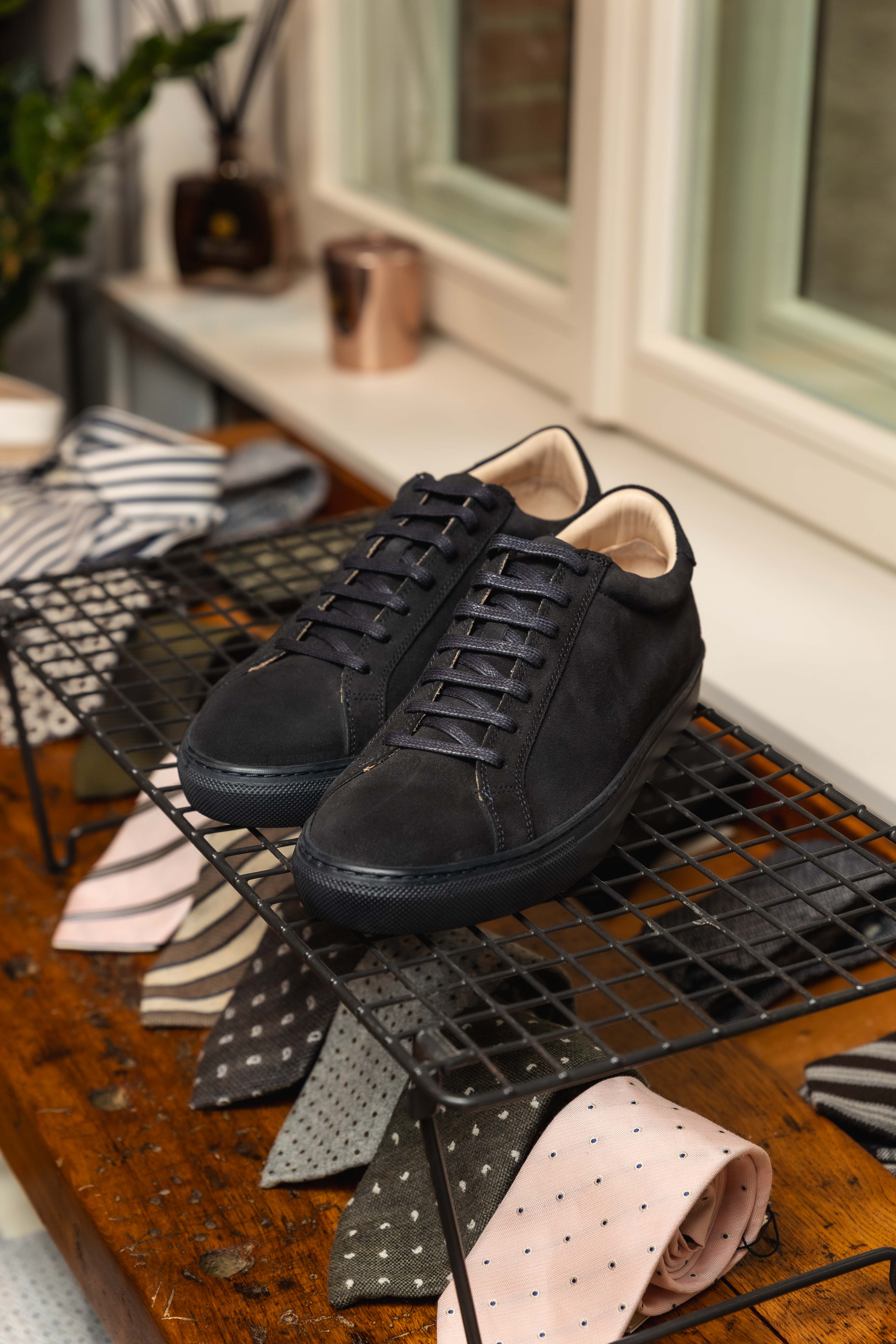 Sneakersy Suitsupply Granatowy Zamsz