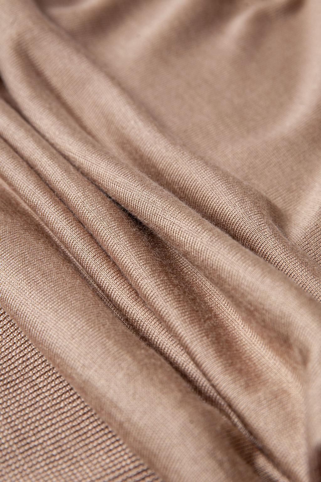 Sweter z Golfem Camelowy - Wełna Merino + Jedwab