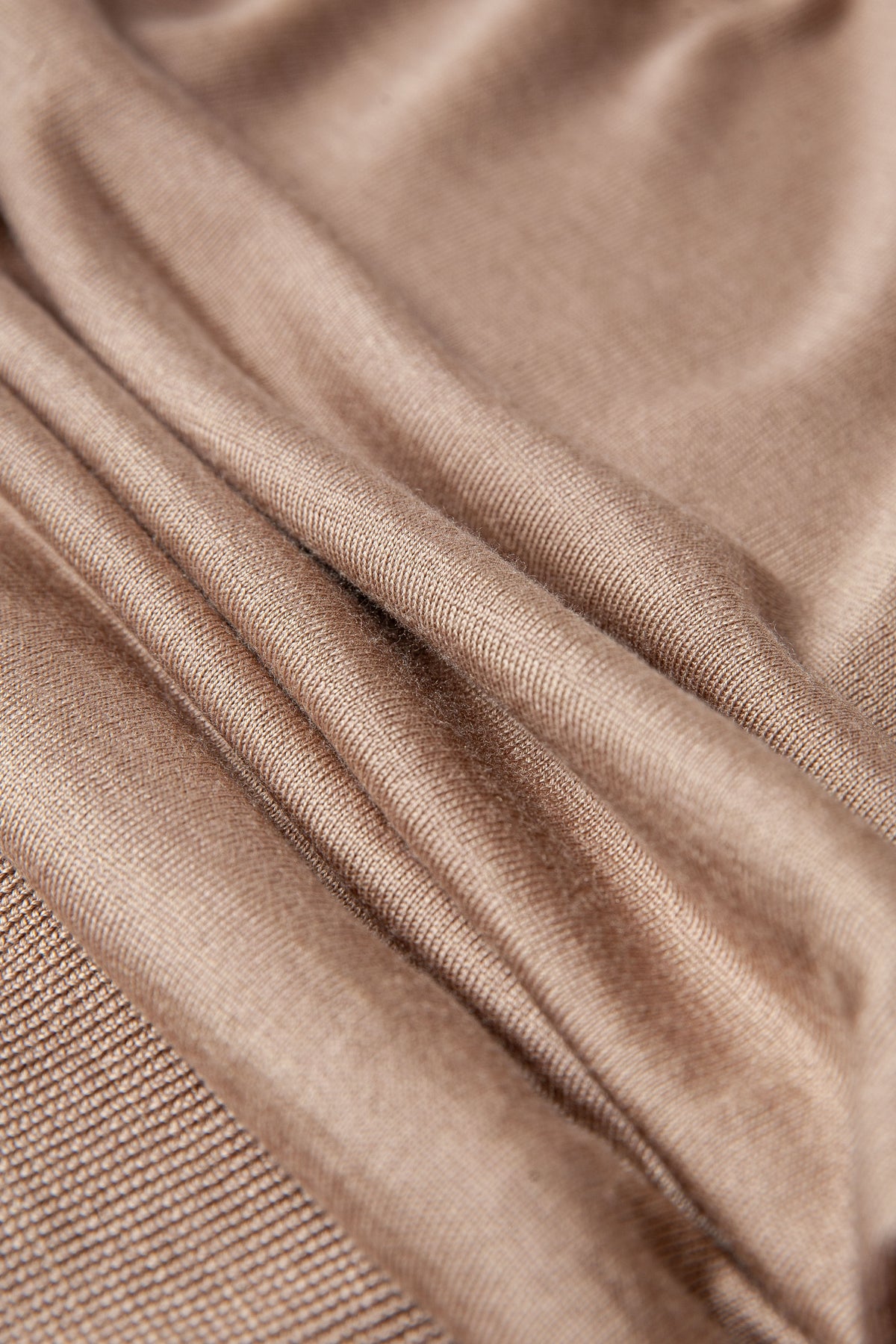 Sweter z Golfem Camelowy - Wełna Merino + Jedwab