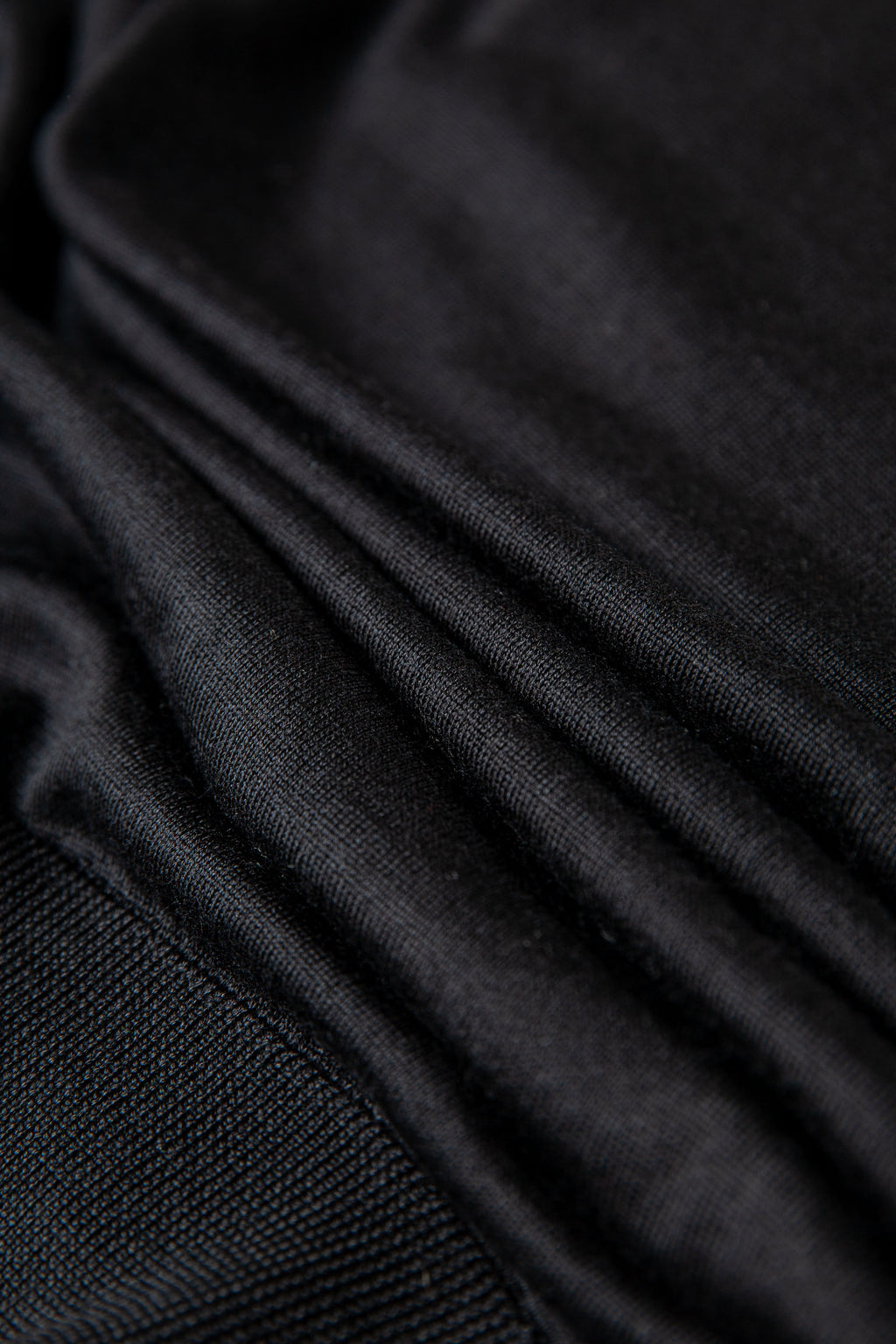 Sweter z Golfem Czarny - Wełna Merino + Jedwab