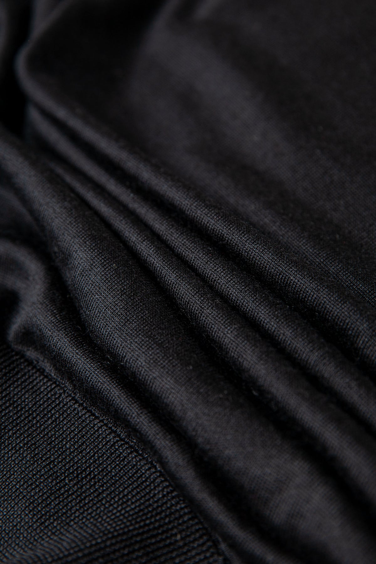 Sweter z Golfem Czarny - Wełna Merino + Jedwab